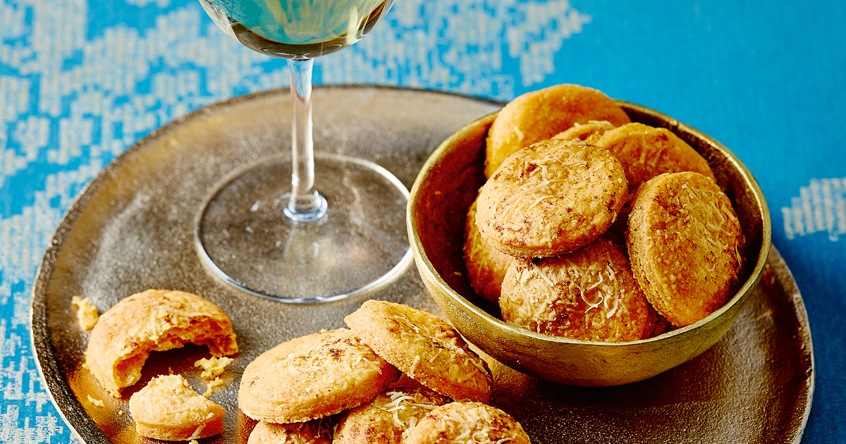 Parmesan & sweet paprika biscuits Living North